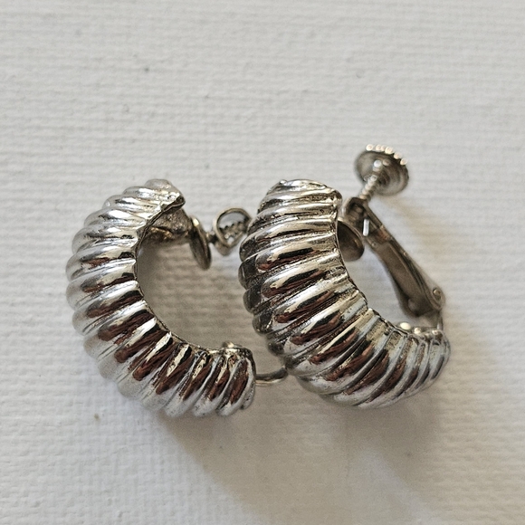 marino Jewelry - Vintage Marino Screw Back Ribbed Hoop Earrings